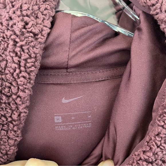 NIKE‎ Sherpa Therma Fleece Training Hoodie Women’s Size Medium Burgundy - Picture 4 of 11